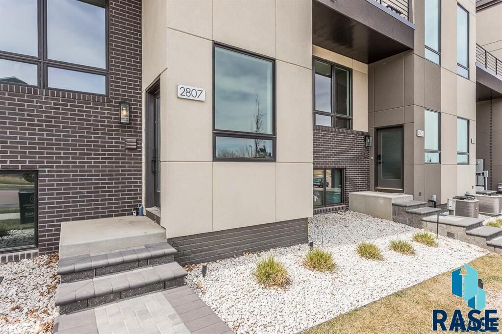 Property Photo:  2807 S Terry Ave Avenue  SD 57106 