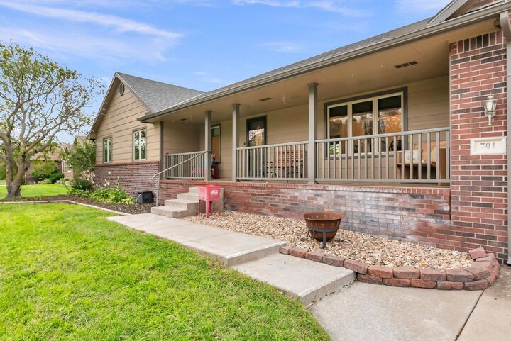Property Photo:  701 E Valley Park Dr  KS 67147 