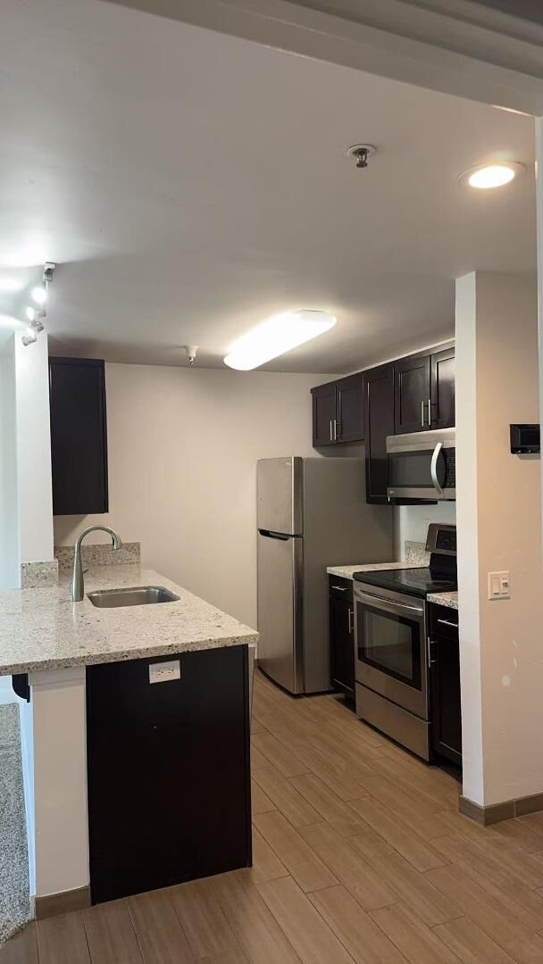 Property Photo:  6400 Christie Avenue 3220  CA 94608 