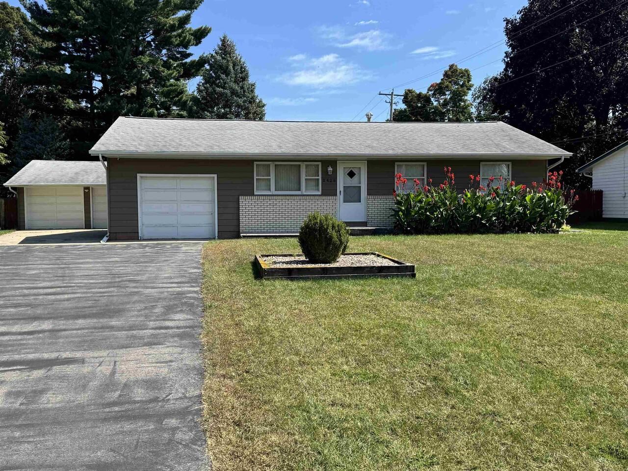 Property Photo:  2425 Skyline Drive  WI 53511 