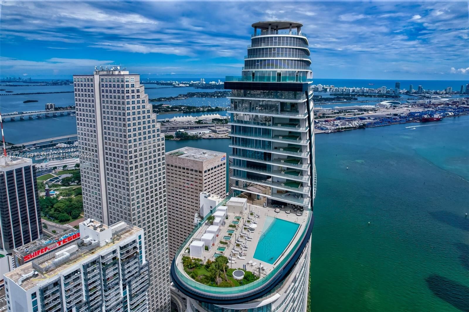 Property Photo: 300 Biscayne Boulevard Way 2402E FL 33131