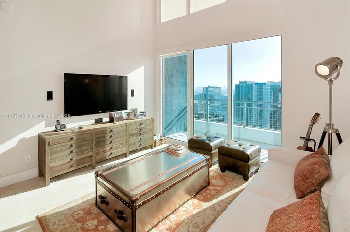 Property Photo: 60 SW 13th St 3402 FL 33130