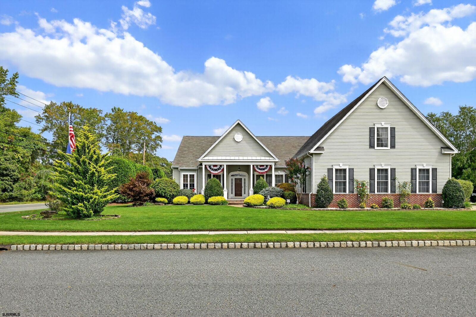 Property Photo:  2 Glen Aire Dr  NJ 08234 