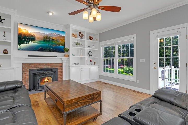 Property Photo:  250 Blackberry Hill Road  CT 06403 