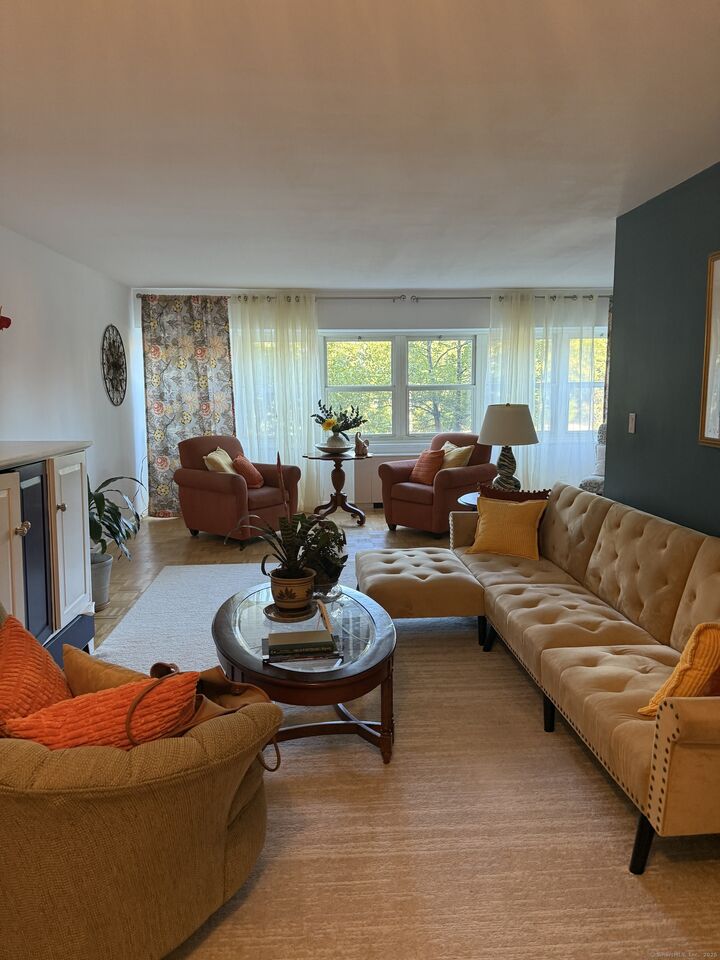 Property Photo: 31 Woodland Street 4G CT 06105