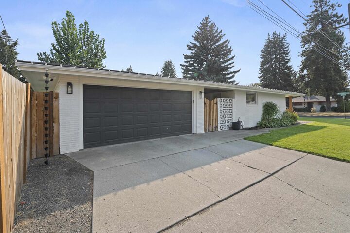 Property Photo:  6028 N Washington Ave  WA 99205 