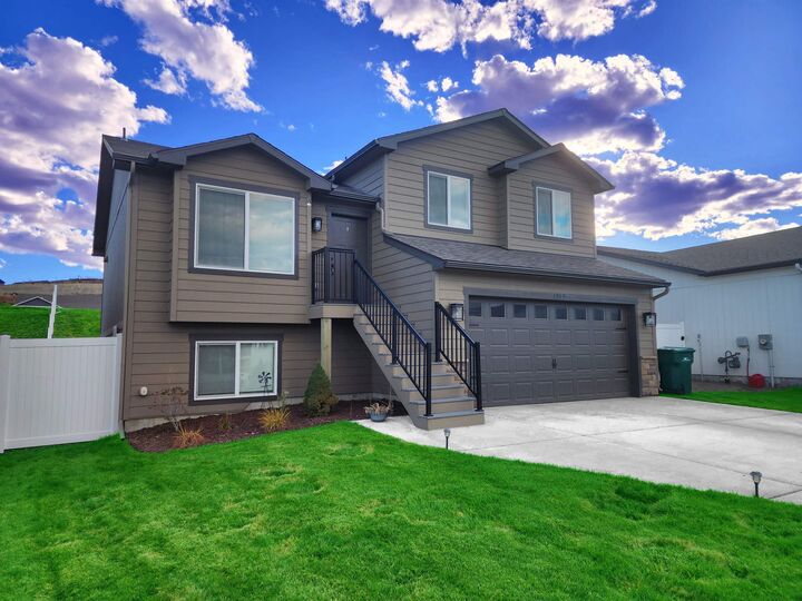 1217 S Greenacres Rd  Greenacres WA 99016 photo