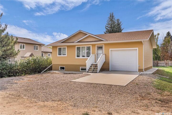 Property Photo: 520 Lunn Street SK S0K 0J0