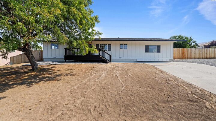Property Photo:  1106 Claire St  WA 99350 