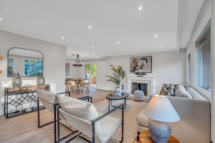 225 Maxome Avenue  Toronto ON M2M 3L3 photo