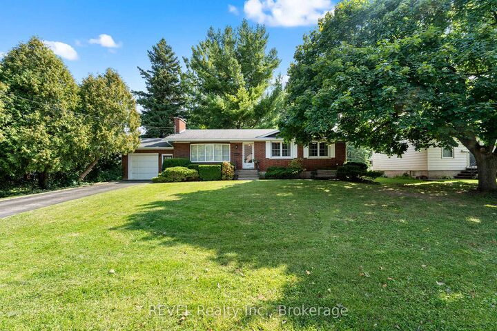 Photo de la propriété:  5548 Hodgson Avenue  ON L2H 1N4 