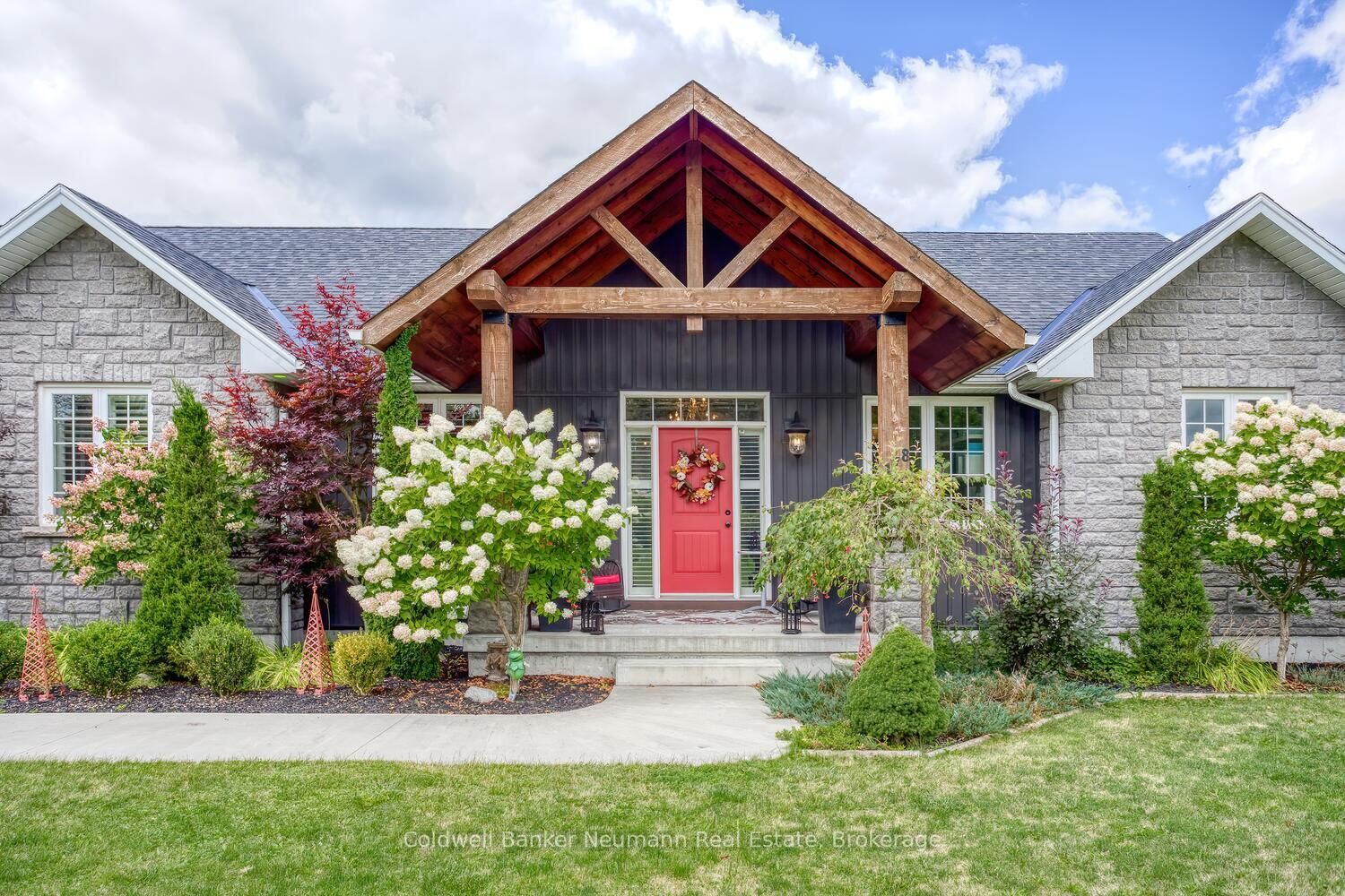 Property Photo:  178 Frederick Street W  ON N0G 1A0 
