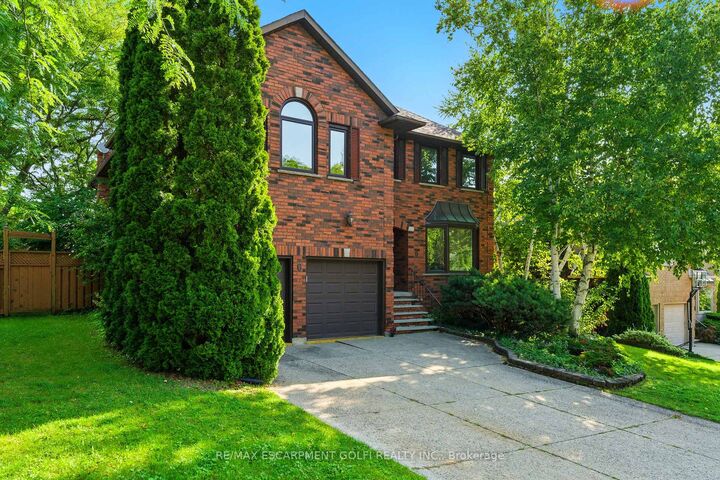 Property Photo:  6 Renata Court  ON L9H 6X1 