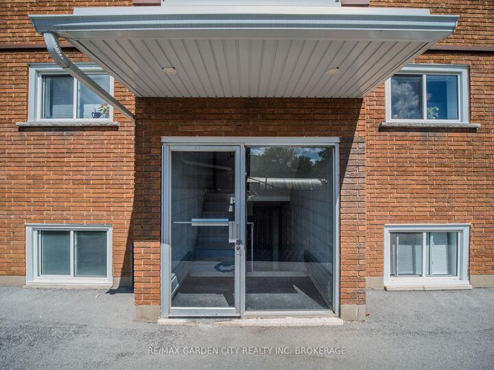 Property Photo:  30 Cunningham Street  ON L2V 3K8 