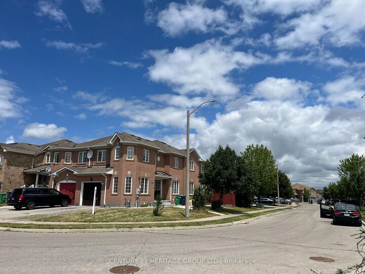 77 Vauxhall Crescent E  Brampton ON L7A 3A5 photo