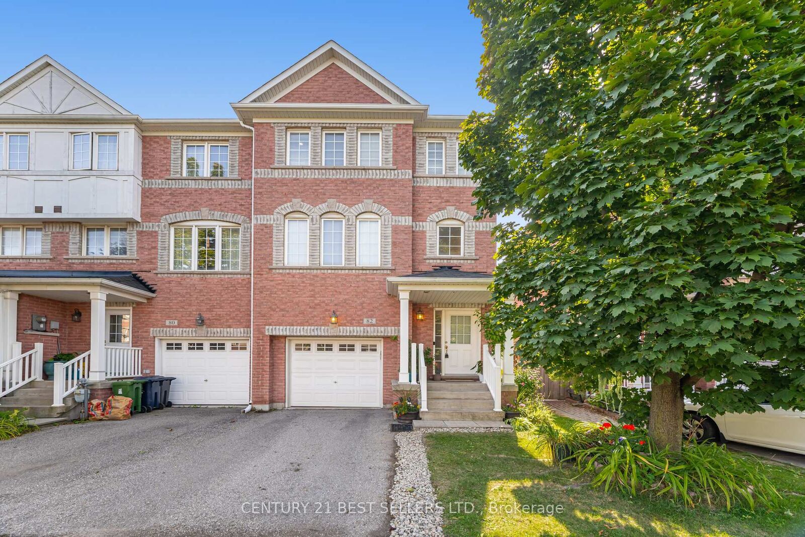 Photo de la propriété:  82 Pilkington Drive  ON M1L 0A7 
