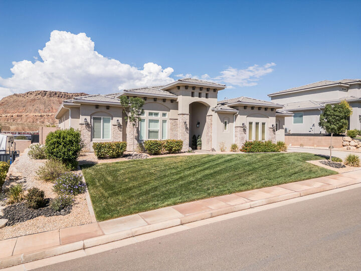 Photo de la propriété:  1229 E Black Brush Dr  UT 84780 