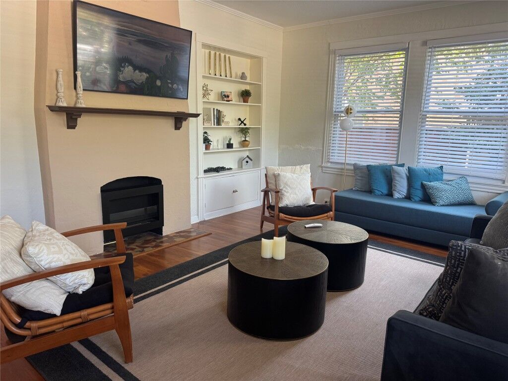 Property Photo: 1615 Enfield Road B TX 78703