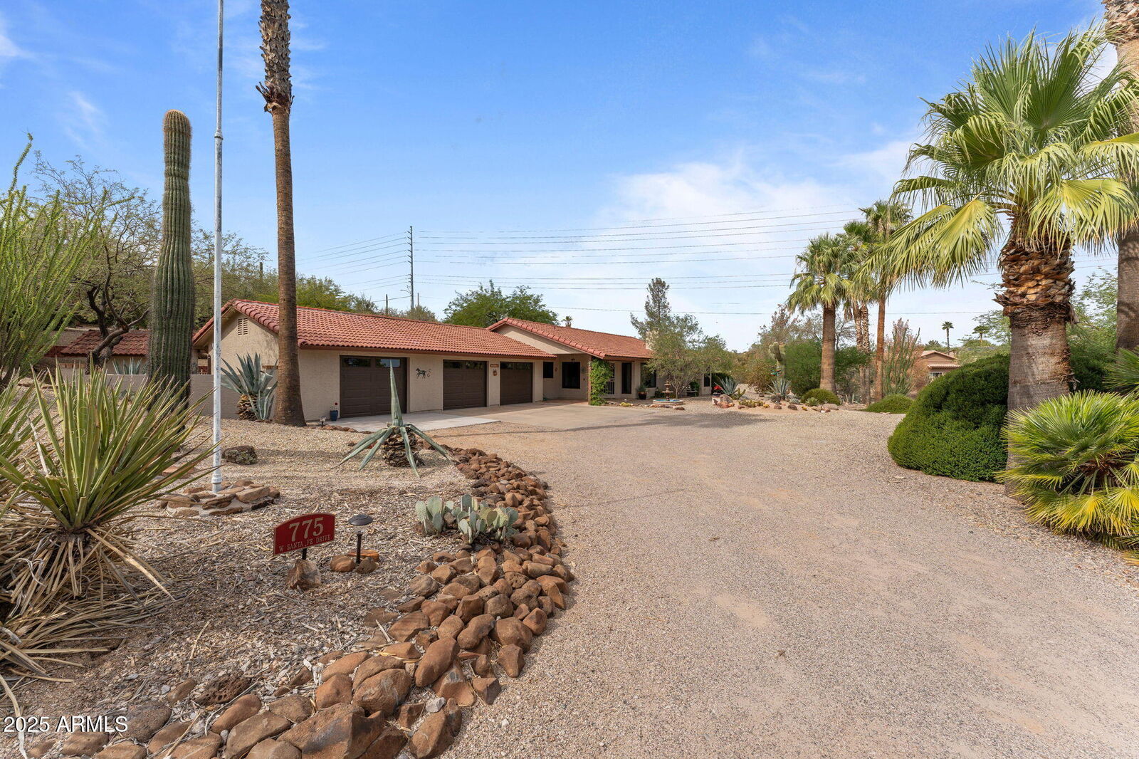 Property Photo: 775 W Santa Fe Drive AZ 85390