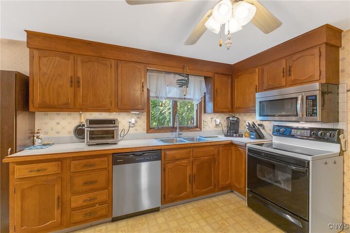 Property Photo: 6867 Thomas Drive NY 13088