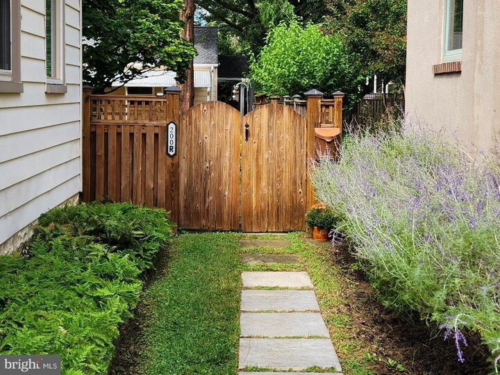 Property Photo:  200 R McKendree Avenue  MD 21401 