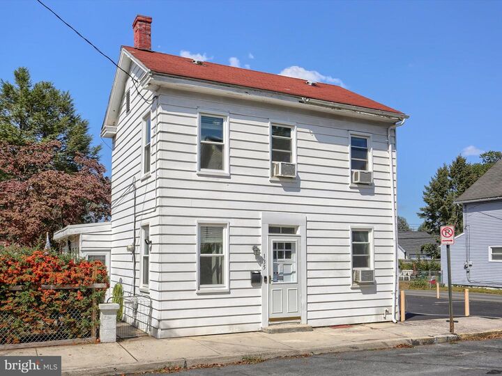 Property Photo:  135 E Locust Street  PA 17055 