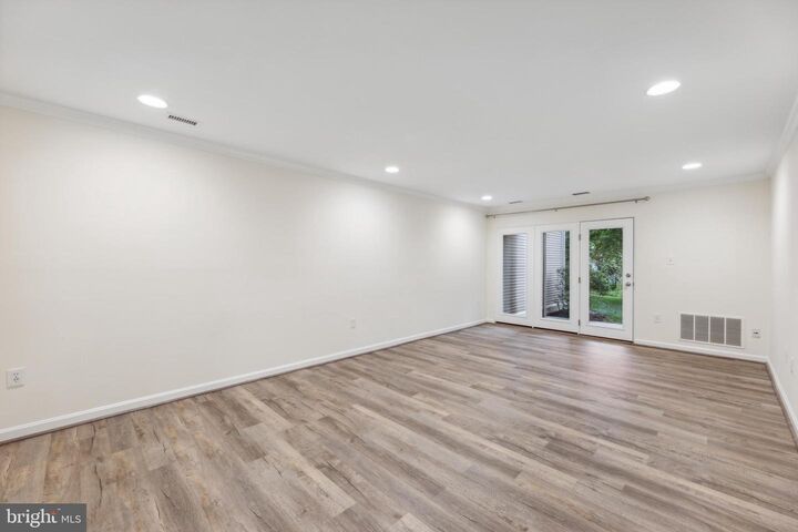 Property Photo:  20604 Cornstalk Terrace 101  VA 20147 
