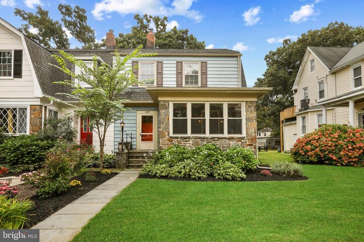 Property Photo:  425 E Lake Avenue  MD 21212 