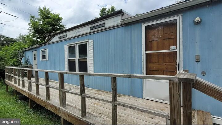 Property Photo:  1014 Willow Street Pike 8  PA 17602 