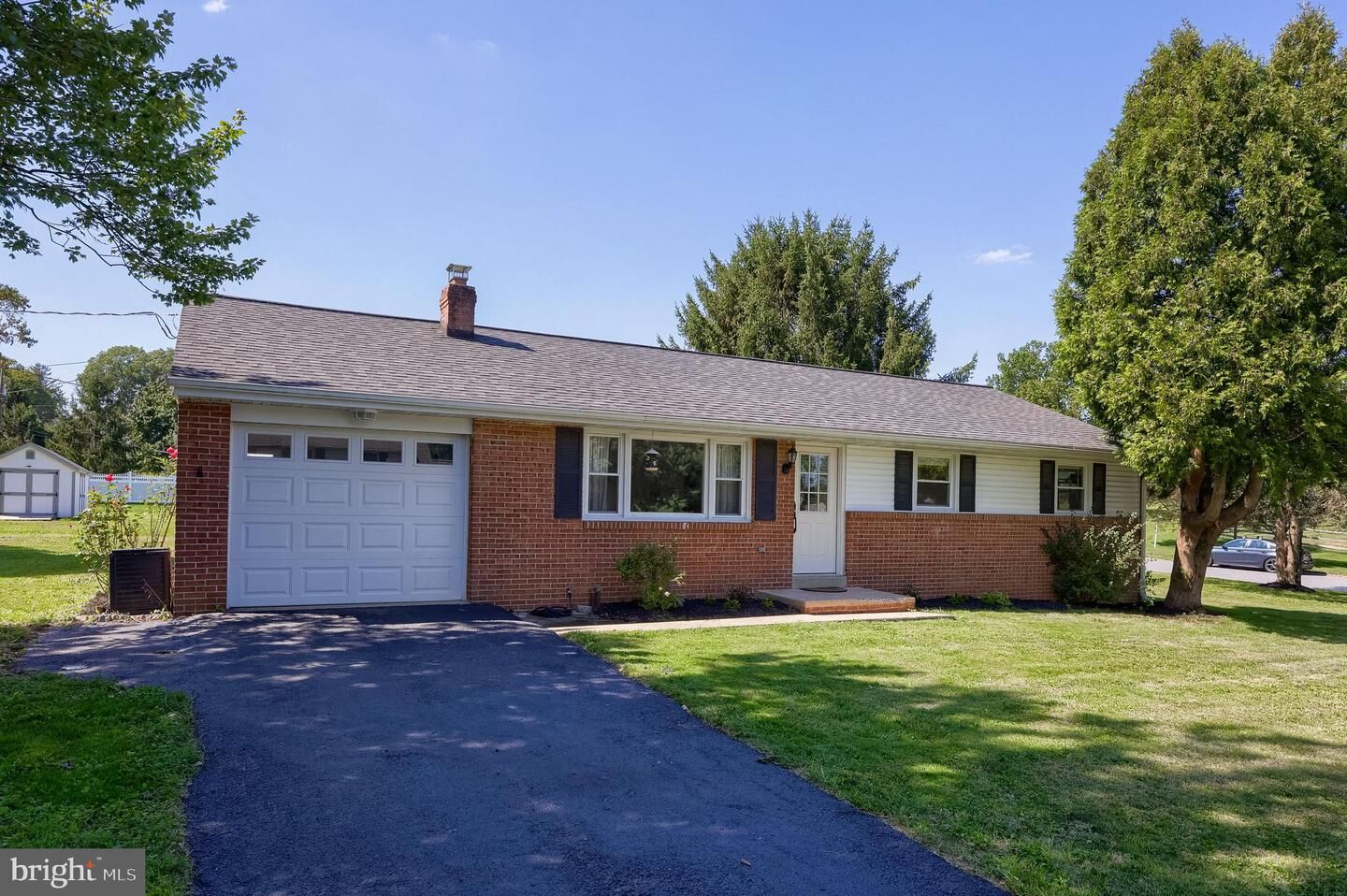 Property Photo: 695 Imperial Drive PA 17601