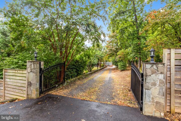 Property Photo:  45545 Lakeside Drive  VA 20165