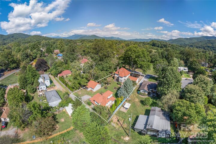Property Photo:  115 Stonewall Avenue  NC 28778 