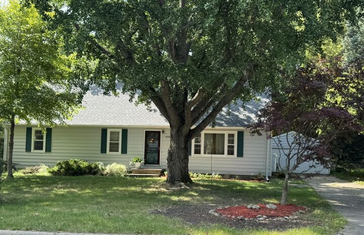 Property Photo: 1219 Wisconsin Avenue IA 50014