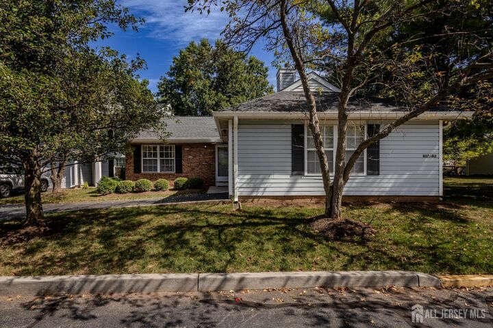 Property Photo:  412 Hawkshead Way  NJ 08873 
