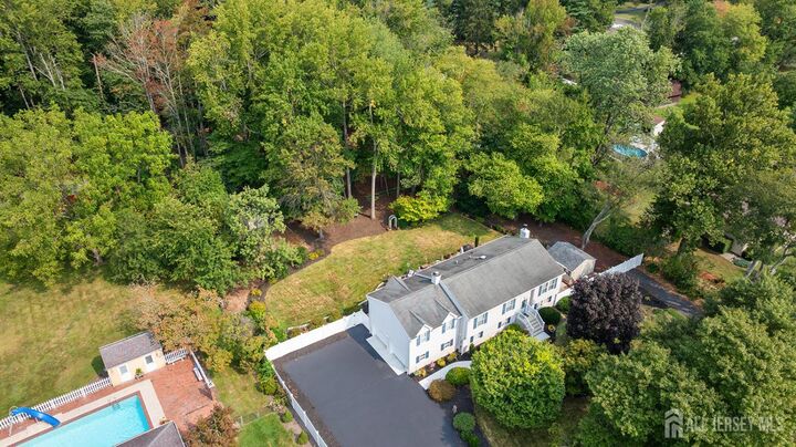 Property Photo:  