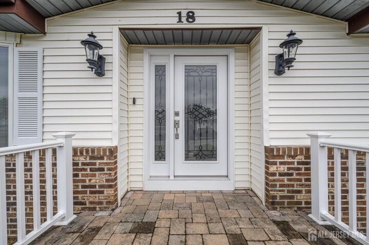 Property Photo:  18 Parkview Way  NJ 07726 