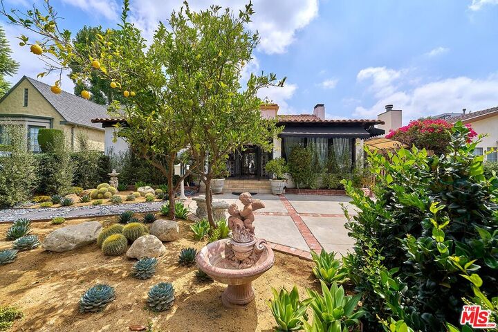 Property Photo: 424 N Arden Blvd CA 90004