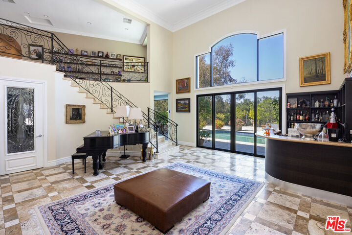Property Photo:  13355 Mulholland Dr  CA 90210 