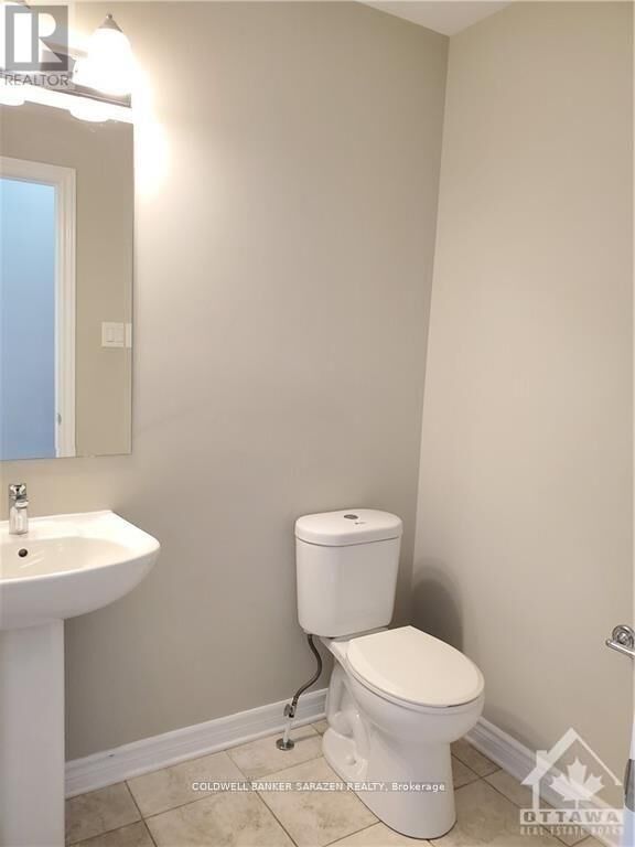 Property Photo:  948 Kilbirnie Drive  ON K2J 6G2 