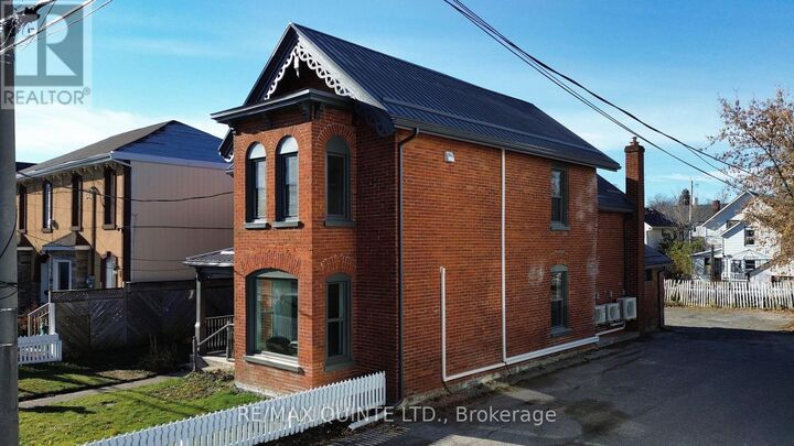Property Photo: 256 Coleman Street 2 ON K8P 3H7