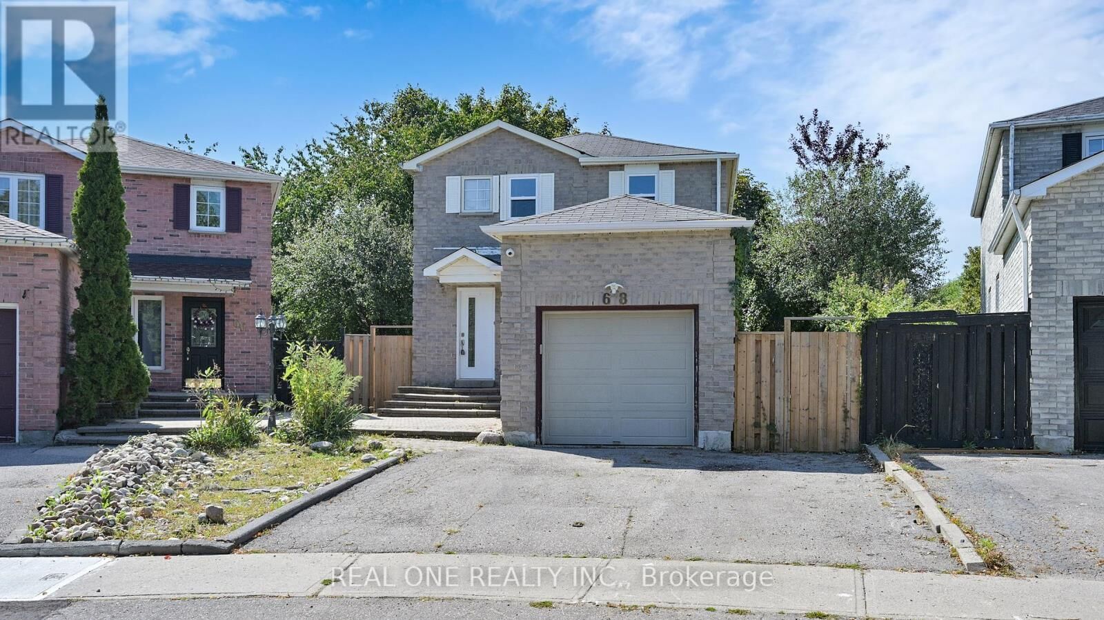 Photo de la propriété: 68 Large Crescent ON L1T 2T1