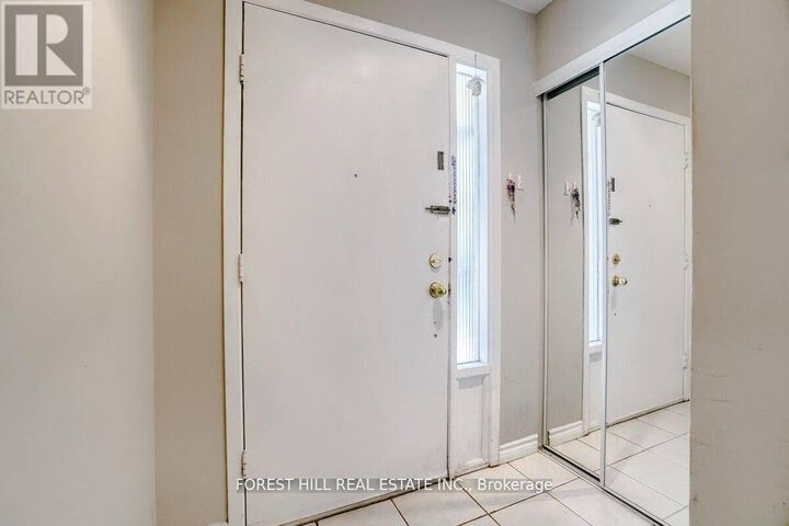 Property Photo: 60 Hanson Road 1 ON L5B 2P6