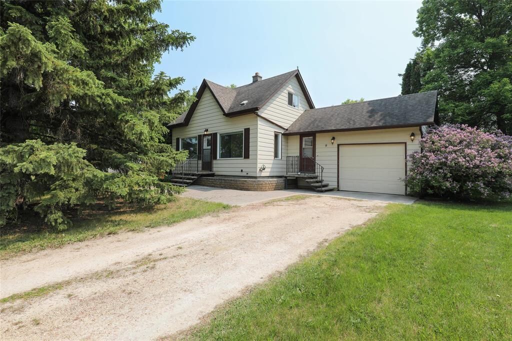 Property Photo: 9 First Avenue North MB R0A 0X0