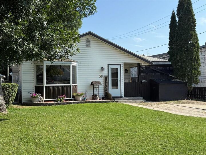 Property Photo:  30 16th Street Northwest  MB R1N 2W6 
