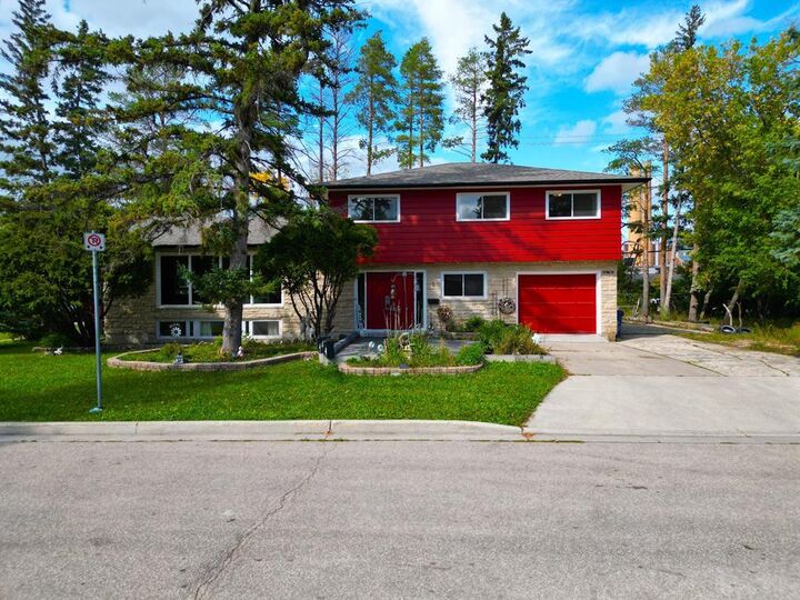 Property Photo:  1 Seier Bay  MB R3T 2R9 