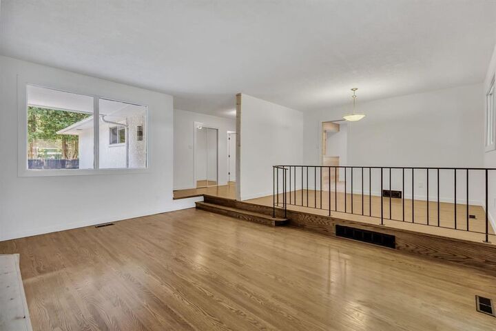 Property Photo: 66 Ryerson Avenue MB R3T 3W1