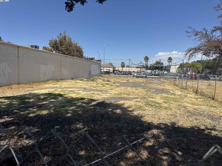 546 W Grant Line Rd  Tracy CA 95376 photo