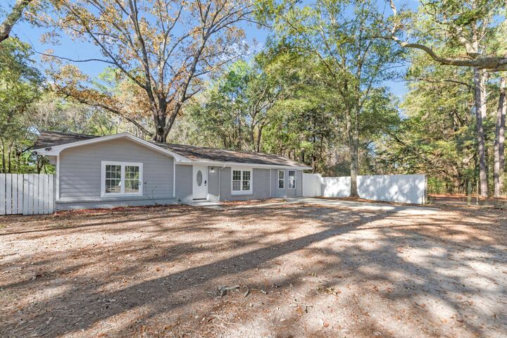 Property Photo:  319 Jones Road  FL 32536 