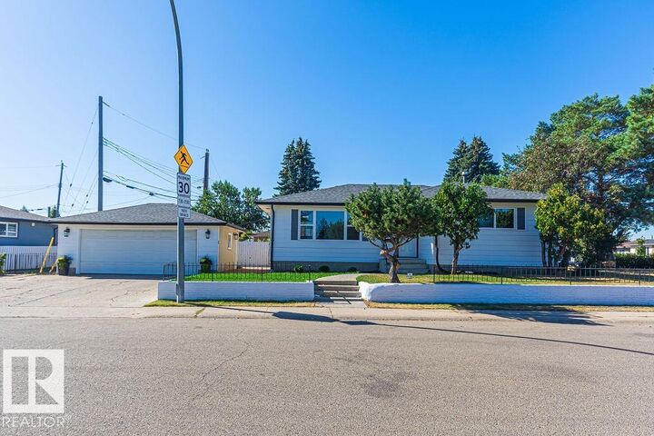 Property Photo:  7815 134B Avenue NW  AB T5C 3B9 