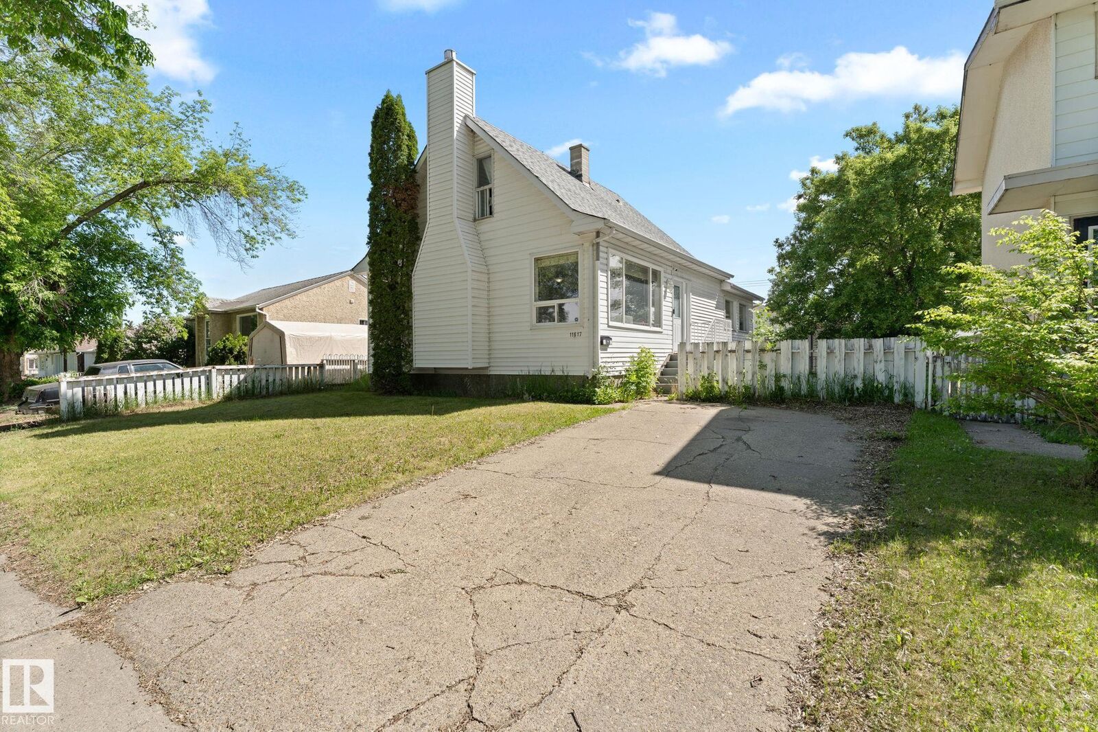 Property Photo:  11817 44 Street NW  AB T5W 2S4 